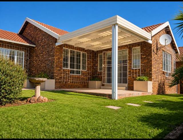 3 BEDROOM TOWNHOUSE FOR SALE IN ELDORAIGNE